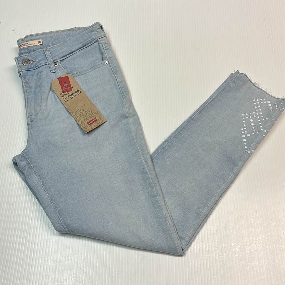 New Levi’s Women 711 Sculpt Skinny Ankle Jean With White Studded Detail. Sz. 28